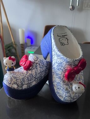CROCS Hello Kitty Blue and White Patterned Platform Clogs with Pink Bow Charms